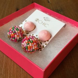 2 Chic statement earrings